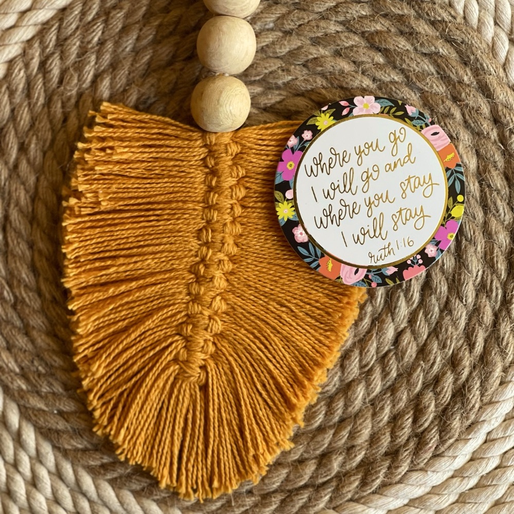Macramé Leaf - Picture 2 of 2